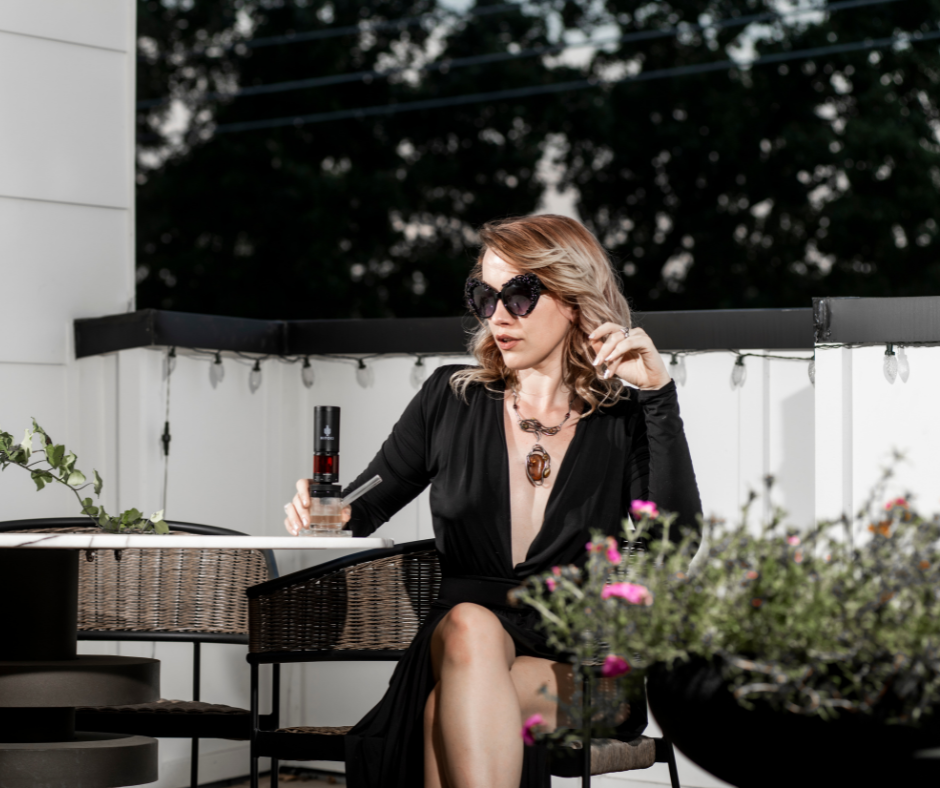 Vaping Etiquette: How to Enjoy Hitoki Saber in Public Spaces