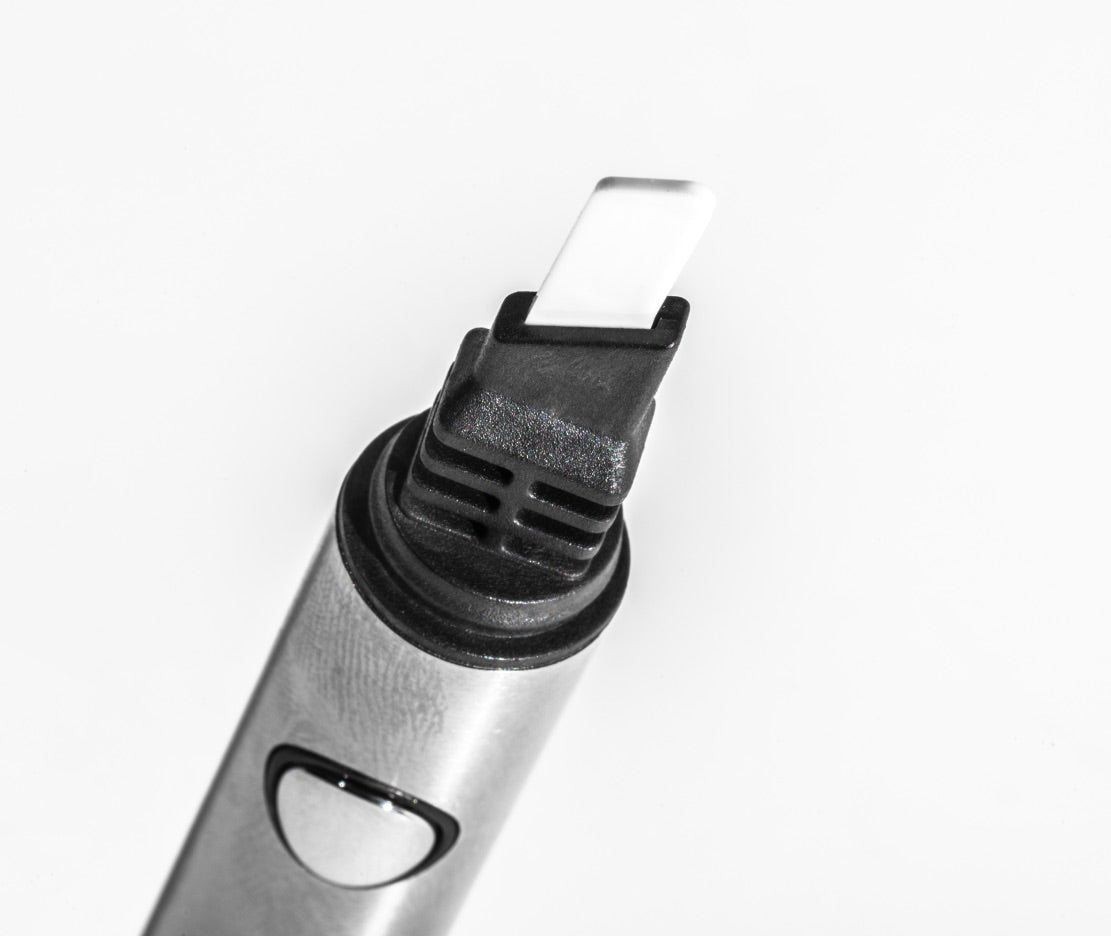 Detailed image of Hitoki Dab Pen blade showcasing precision design.