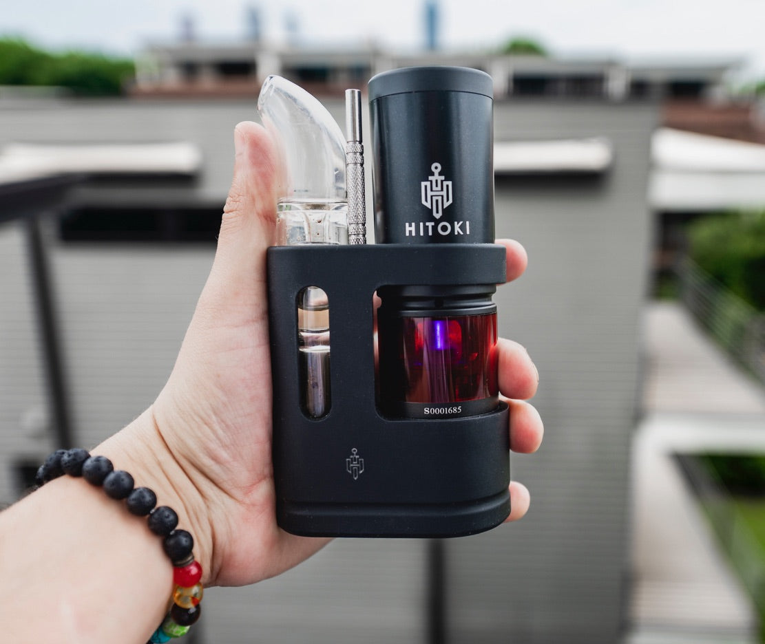 Compact and stylish, the Hitoki Saber Portable Kit fits perfectly in your hand.